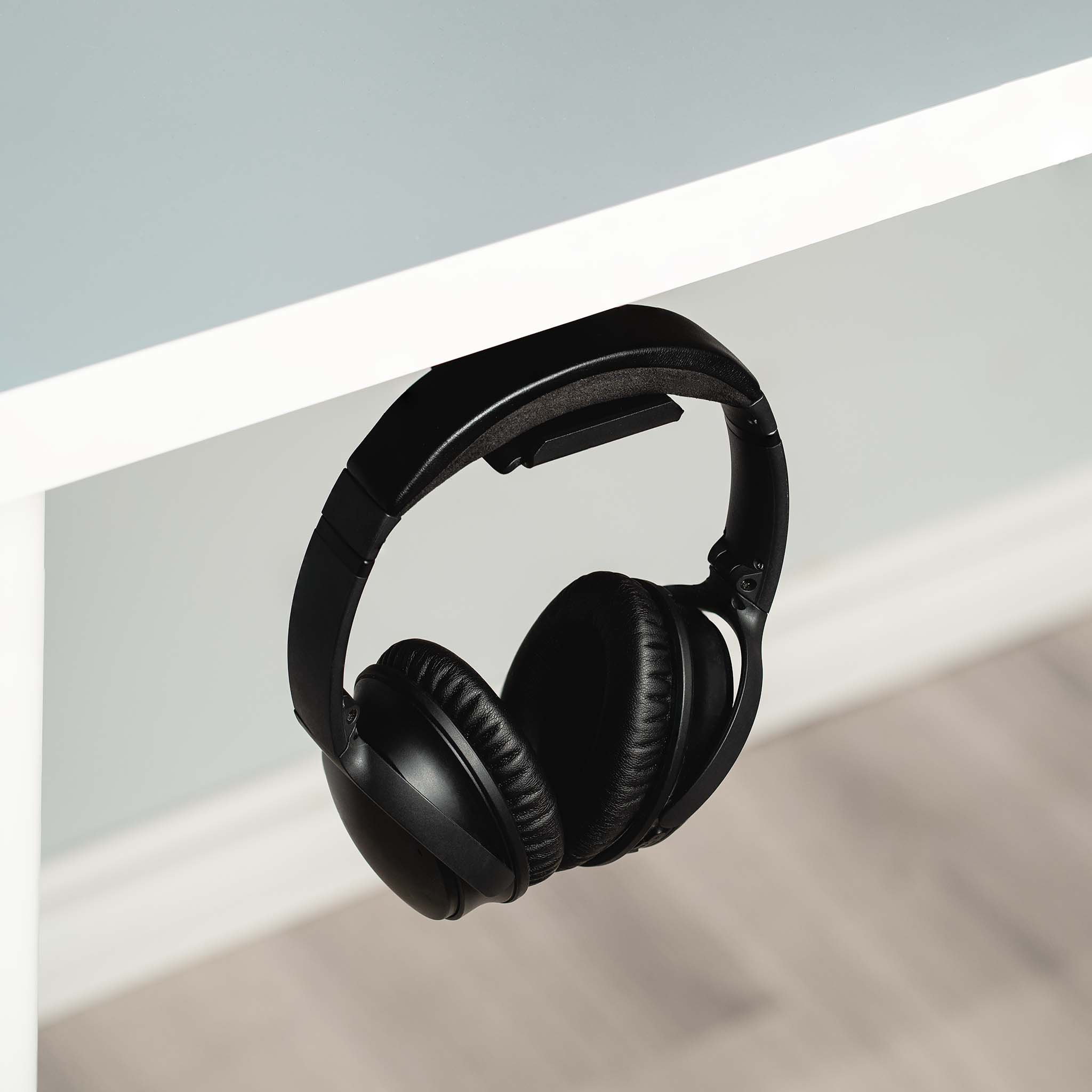 Stealth headphone online stand